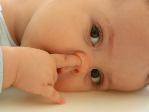 Vệ sinh mũi sai cách khiến trẻ viêm phổi