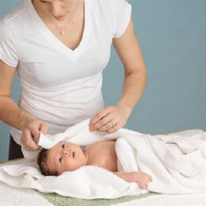 Bộ tranh hướng dẫn cách chăm con từ A-Z cho bố mẹ trẻ