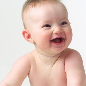 Bí quyết để bé "nói không" với ho khi giao mùa 